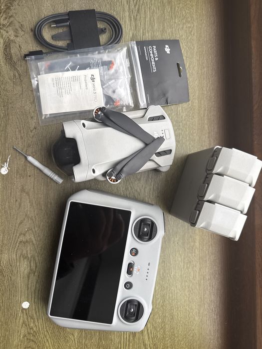 DJI mini 3 pro + DJI RC + Fly more kit plus
