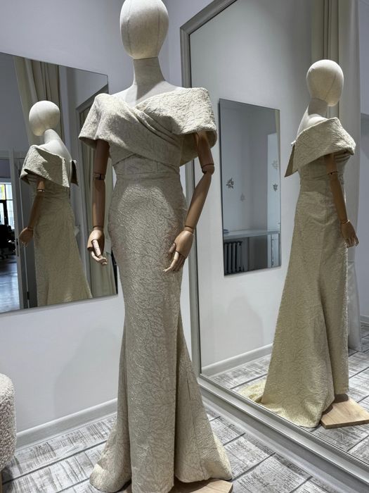 Вечерние платья  размер 40.42