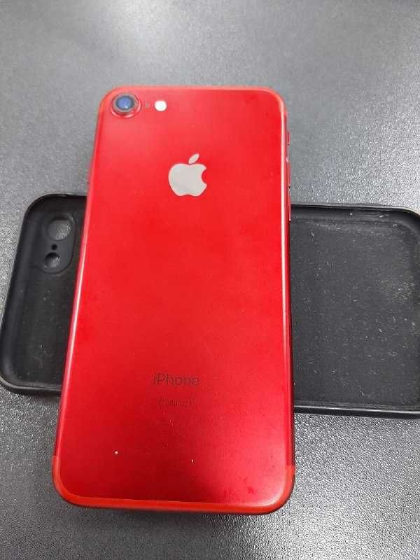 Iphone 7  red produkt 128 gb состояние хорошое, каробка есть