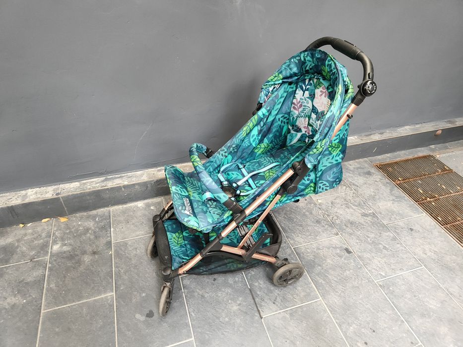 Сгъваема бебешка количка + двулицево чувалче за крака Cosatto Woosh 3