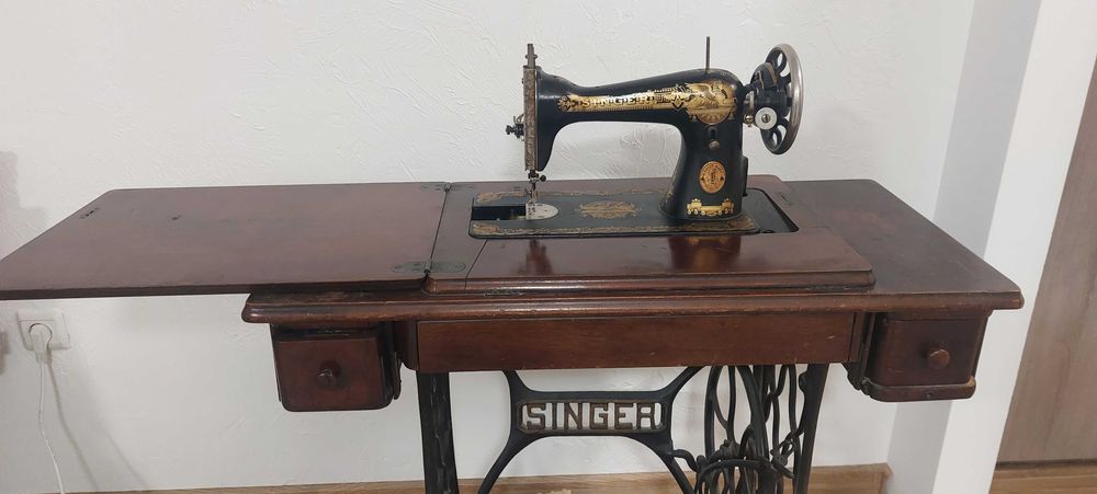 Антикварна шевна  крачна машина Singer