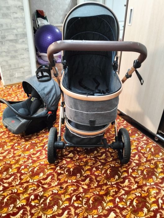 Коляска с люлькой