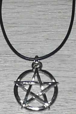 Medalion/pandativ/colier pentagrama Wicca relief,snur inclus