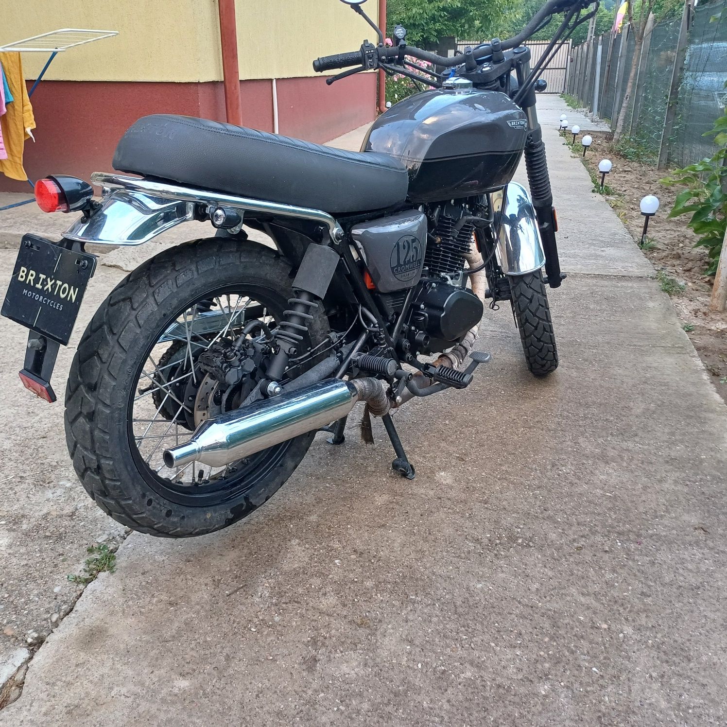 Vând motocicleta