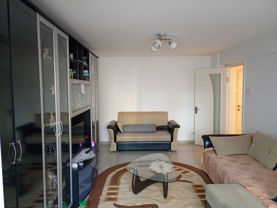 Vând apartament complet renovat