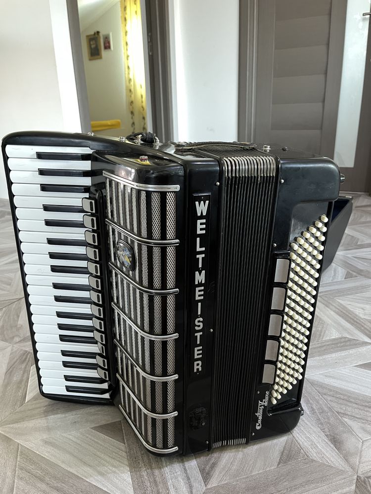 Vând Acordeon Weltmeister Cantus delux 5