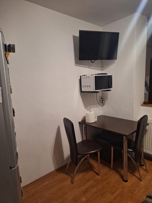 Camera de inchiriat- cautam colega