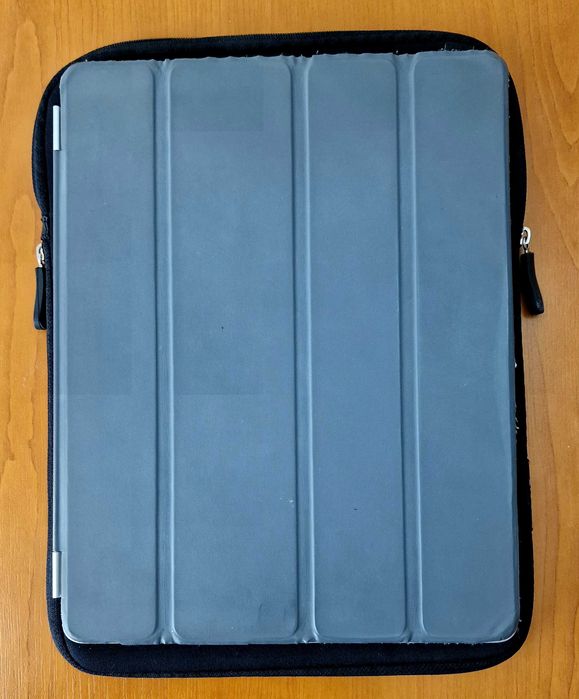 Vând tabletă Apple iPad 2 (model MC705NF/A)