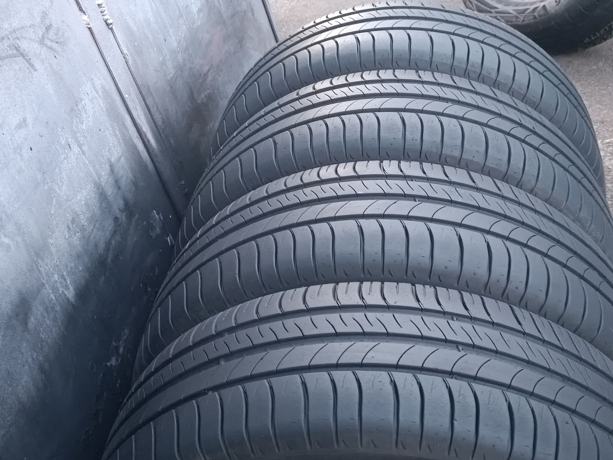205/60/16 Michelin