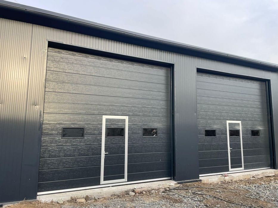 Distribuim la cel mai bun pret usi de garaj-TRANSPORT GRATUIT