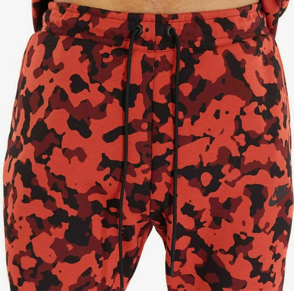 Мъжки комплект Nike Tech Fleece Red Camo - размер XL