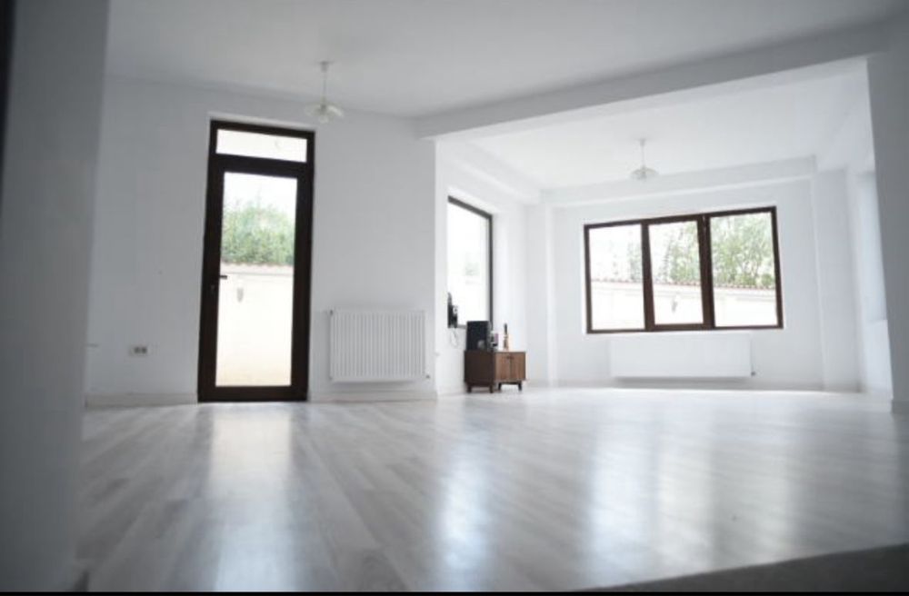 Vila cu 4 dormitoare, terasa si garaj - Lumina, Constanta