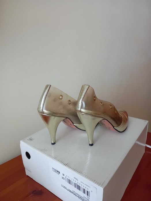 Продавам обувки и други