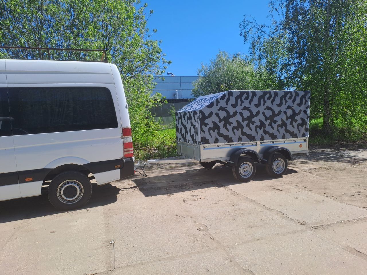 Заводской Российский икки мостлик прицеп