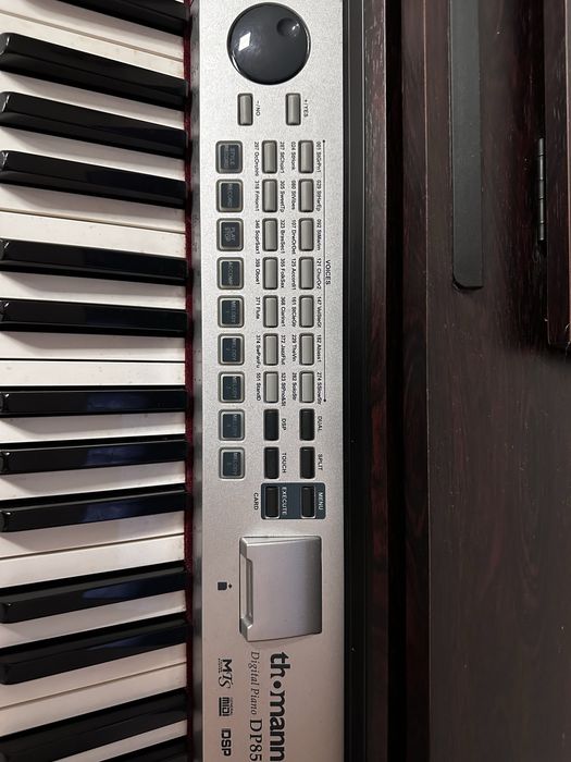 Vând pian Thomann DP85