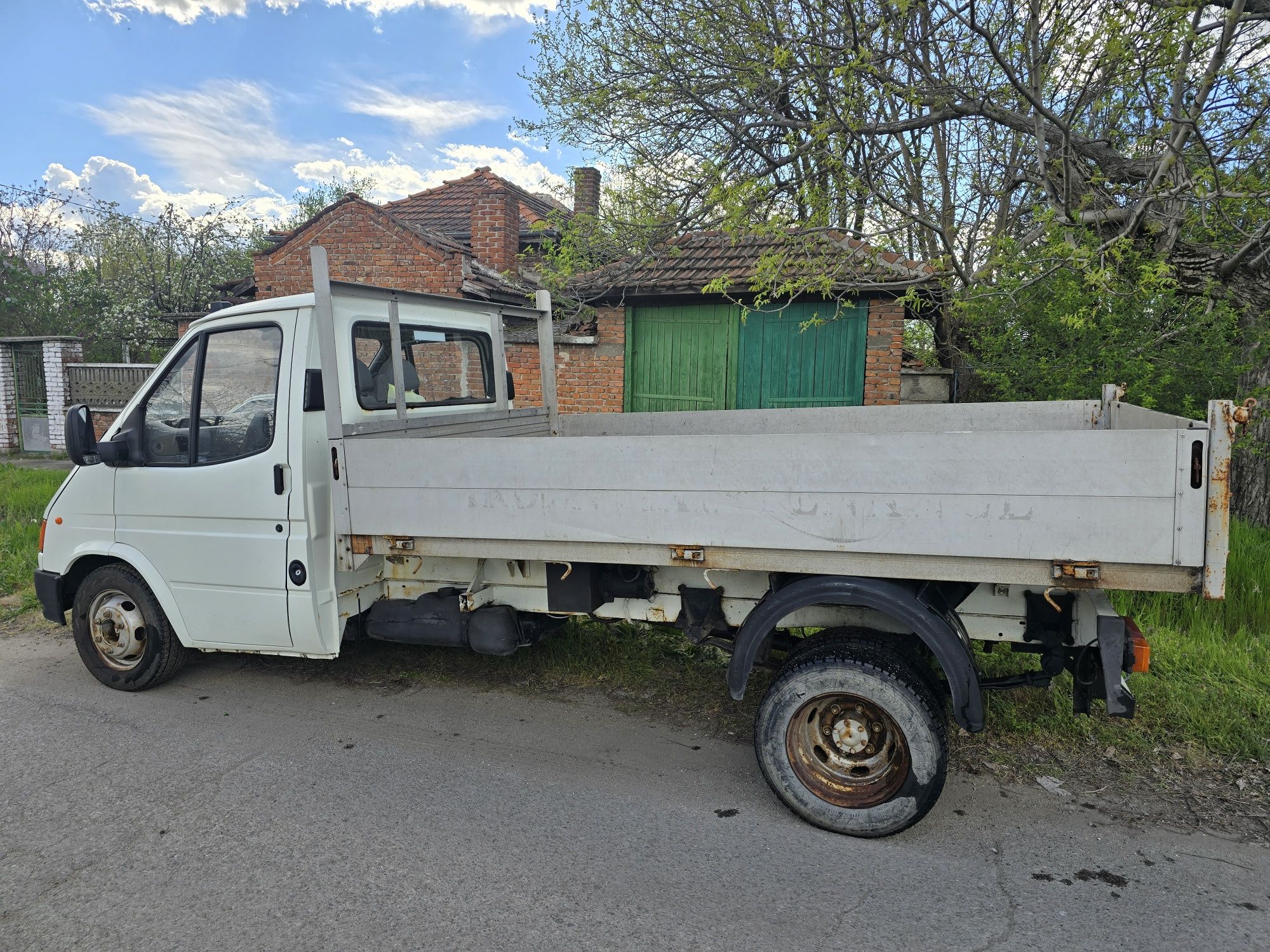 Транспортни услуги със самосвал