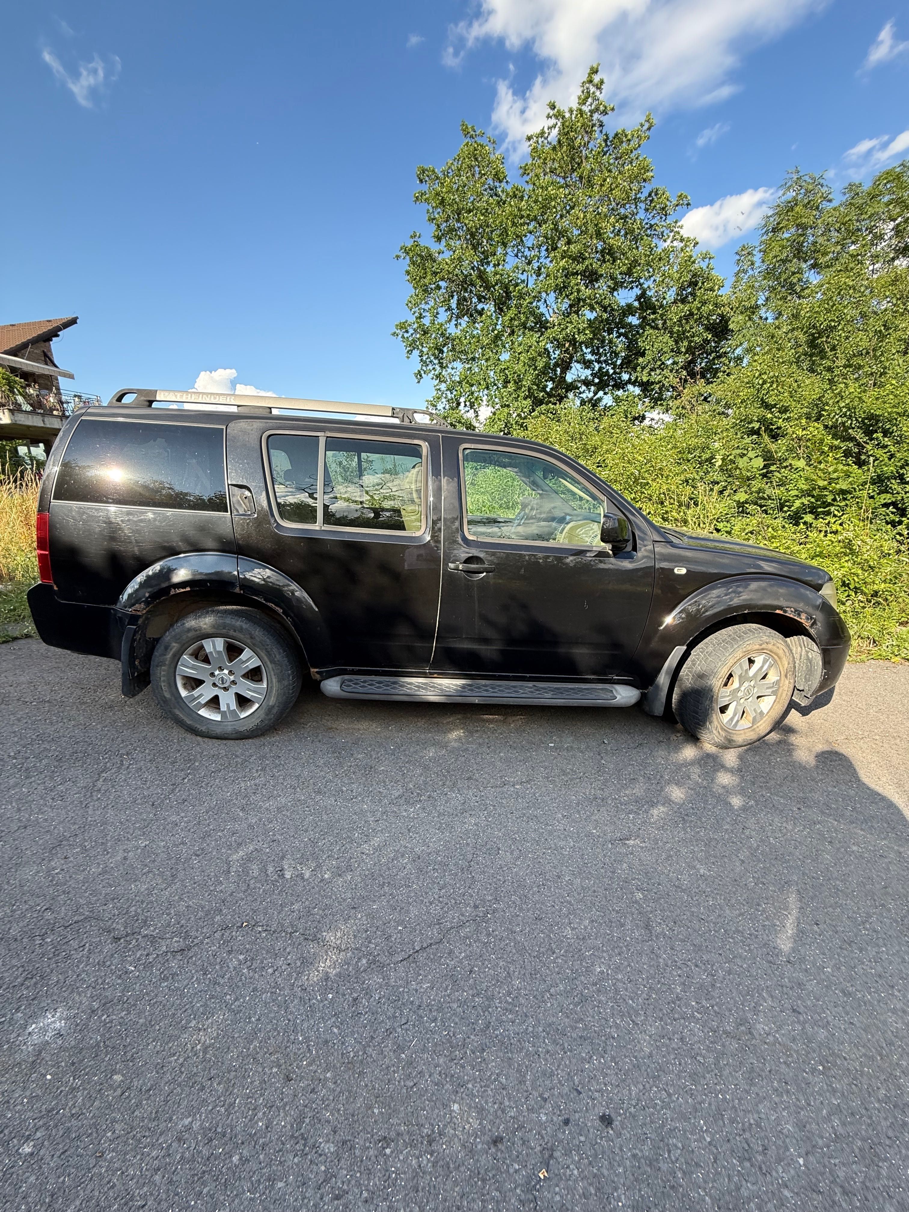Vand Nissan Pathfinder automat