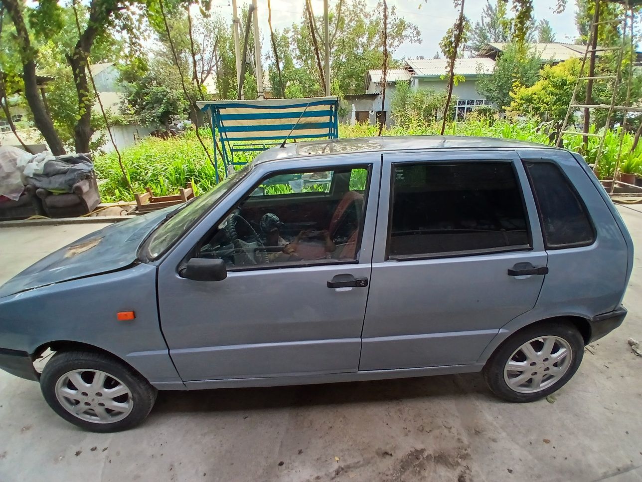 Fiat uno srochno sotiladi
