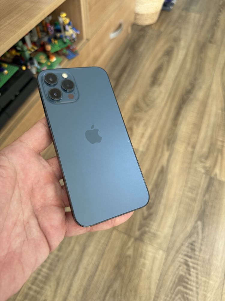 iPhone 12 Pro Max, memorie 256Gb, baterie 79%,husa, albastru, frumos