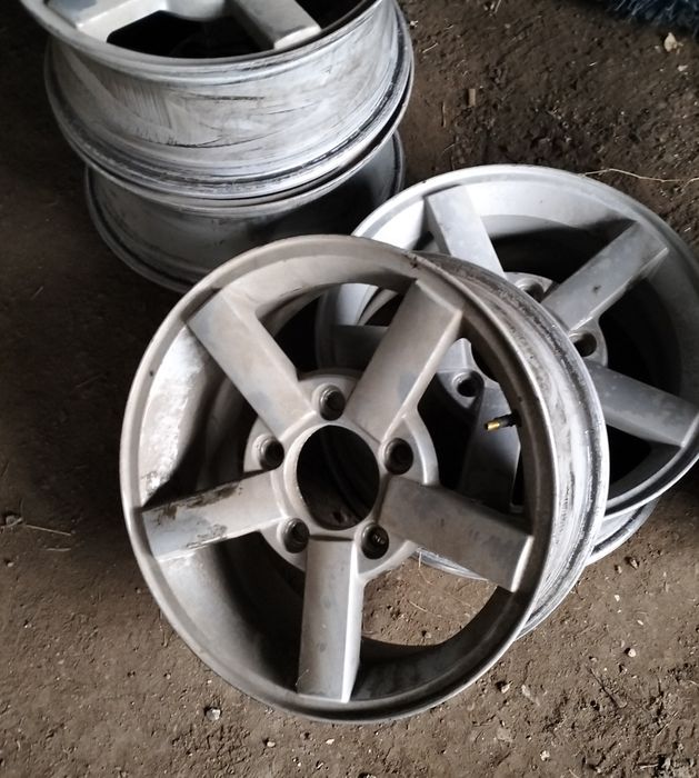 Продам диски титановые на ниву, размер 16, хорошем состоянии.