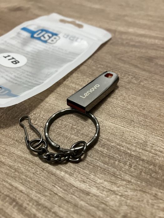 NOU stick memorie Lenovo 1TB