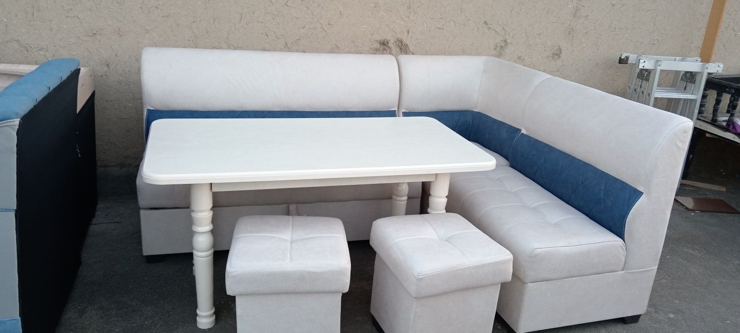 Ugolog kuxni mebel