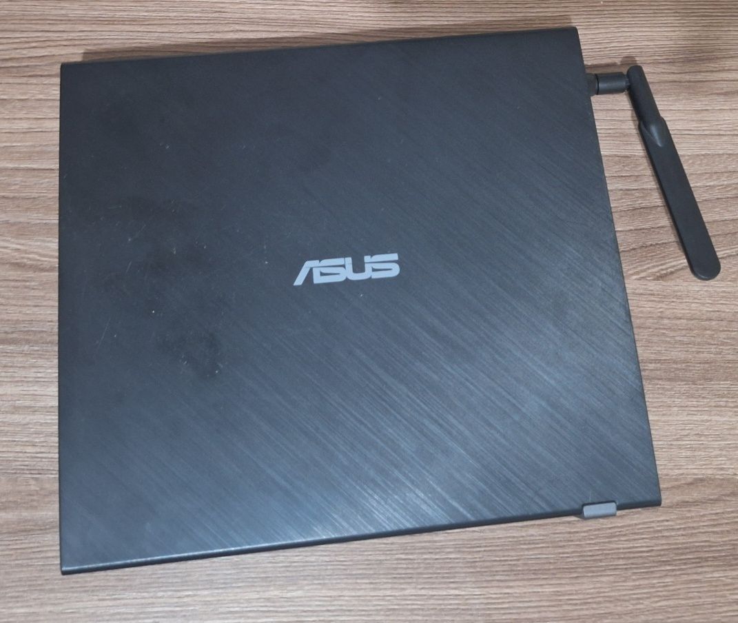 мини компьютер ASUS