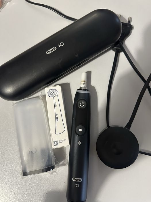 Periuta de dinti electrica oral-b io7