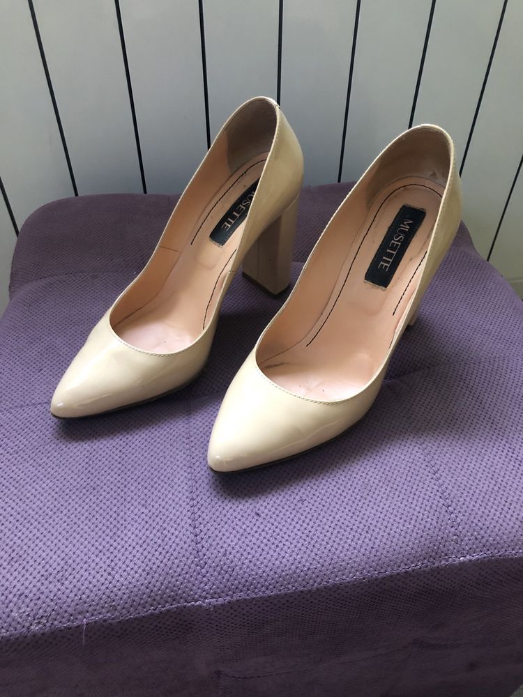 Pantofi stiletto, nude, piele lacuita, masura 37 - Musette