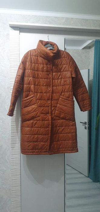 Продам плащ на синтепоне, 44-46 размер, в отличном состоянии, 7000 тг