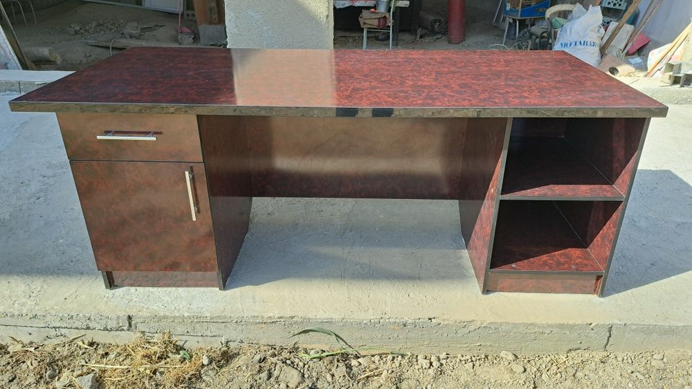 Стол сотилади янги.