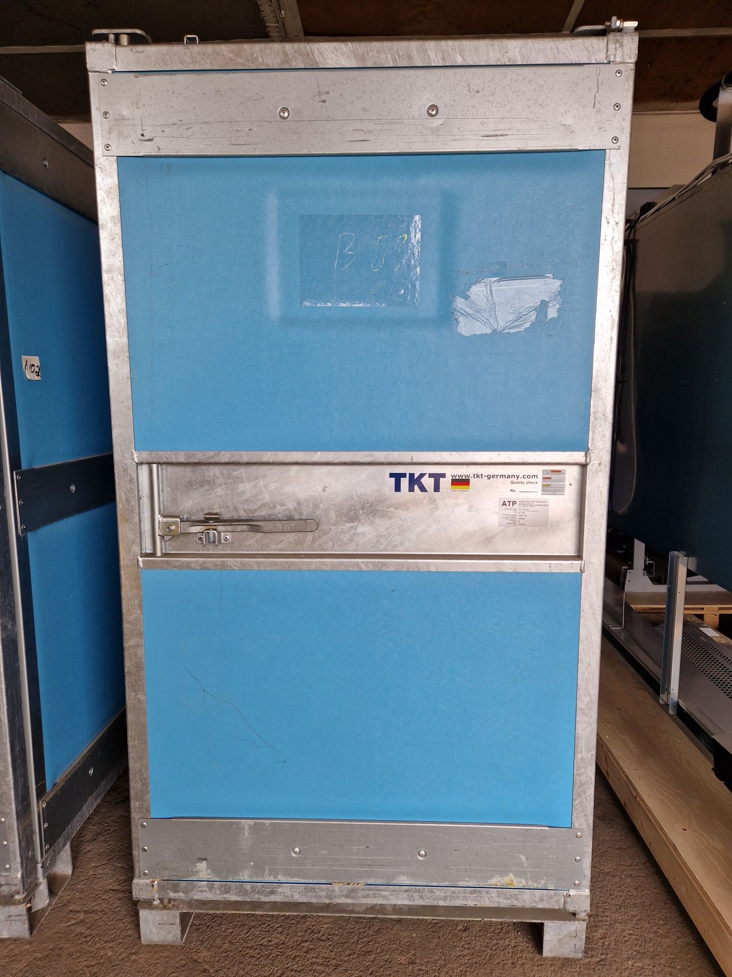 Термоконтейнер за пренасяне на замразена стока
