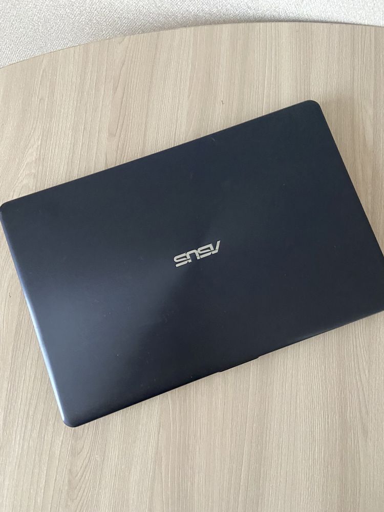 Ноутбук ASUS VivoBook X542UQ