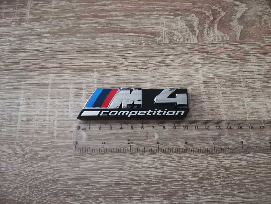 Предна решетка сребриста емблема BMW M4 Competition