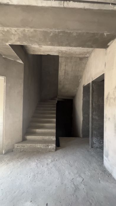 Продаю Мирзо-Улугбекский ул. Амир Темура 2.5 соток