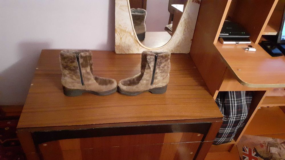 Продам унты женские укороченные из меха нерпы (сделано в Норвегии)