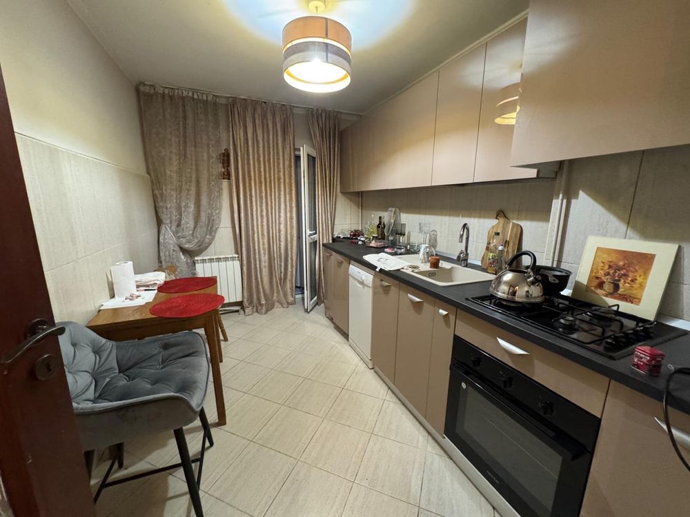Apartament 3 camere ultracentral, chiar vis-á-vis de UMF