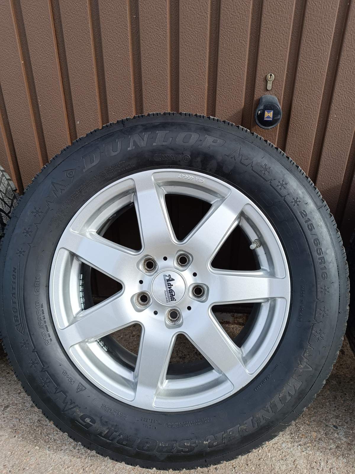 Зимни гуми с джанти за VW 215/65R16