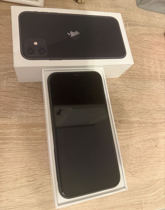 iPhone 11 Black, 64 GB, in stare foarte buna + cutie