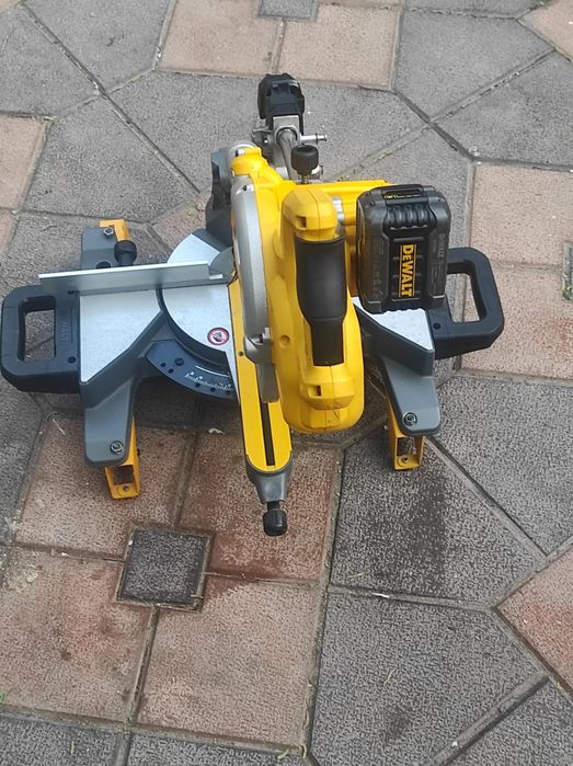 Circular pe acumulatori DEWALT DCD 777 va și nou