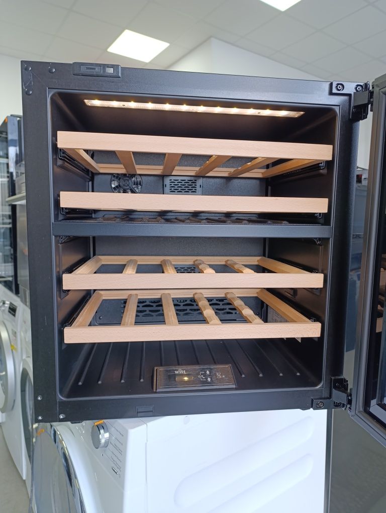 Хладилна витрина WINE COOLER за вино и др за вгражд