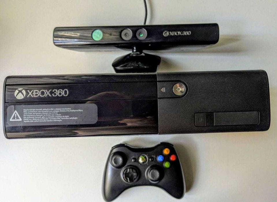 Xbox 360 + senzor Kinect + 14 jocuri