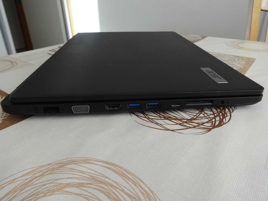 Мощен лаптоп Acer Travelmate P215-52 i7-10510U/RAM 16GB/SSD 500GB NVMe