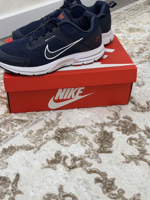 Кроссовки NIKE . Производство Ветнам .