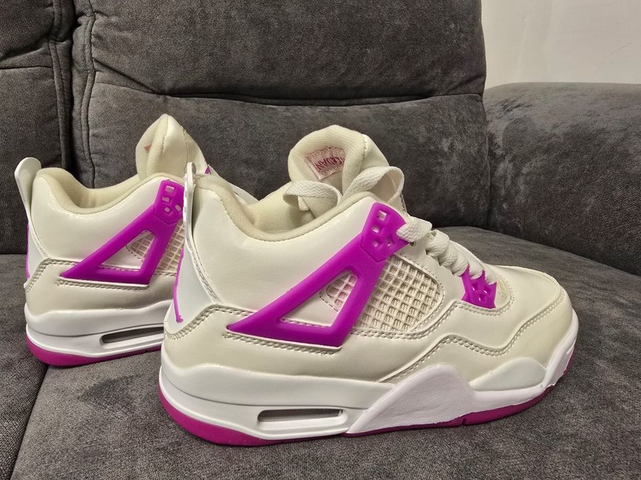 Jordan 4 Retro Hyper Violet nr 36 int 23 cm  preț 400 lei