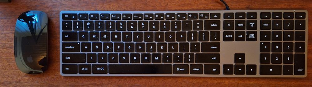 Tastatura Satechi iluminată, cu fir