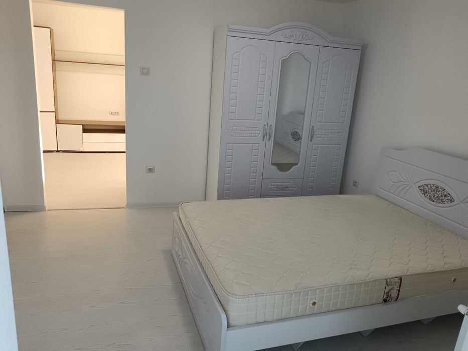 Proprietar închiriez apartament cu 2 camere ~ bloc P ~ în Centru