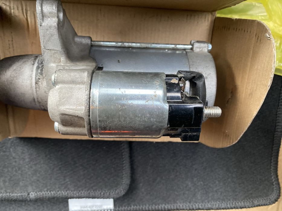 Продам стартер от камри новая в коробке