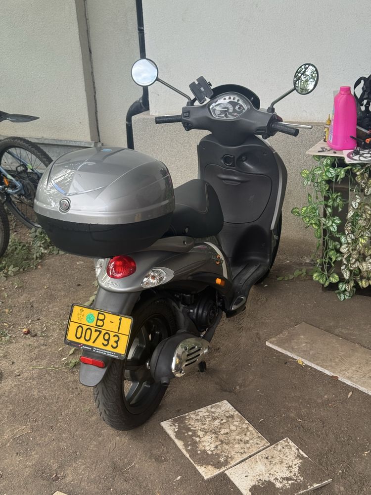 Inchirieri scutere rent scooter delivery GLOVO BOLT WOLT Piaggio
