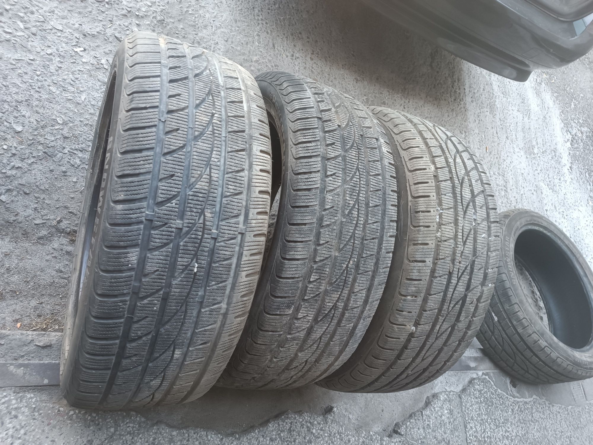 Продавам Гуми 245/45/19
